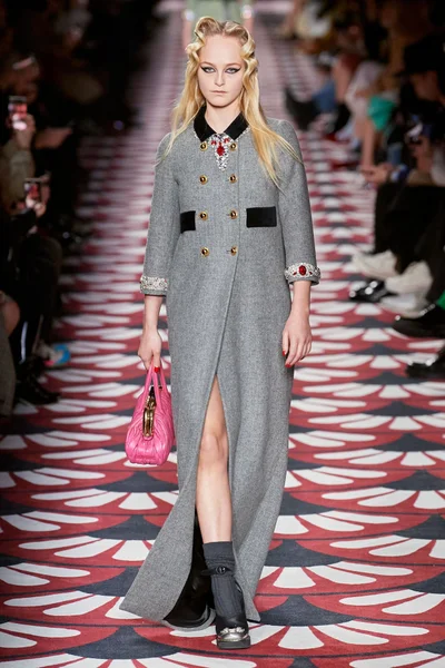 Look 60
